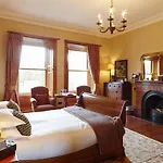 Hotel Mount Falcon Estate 4*