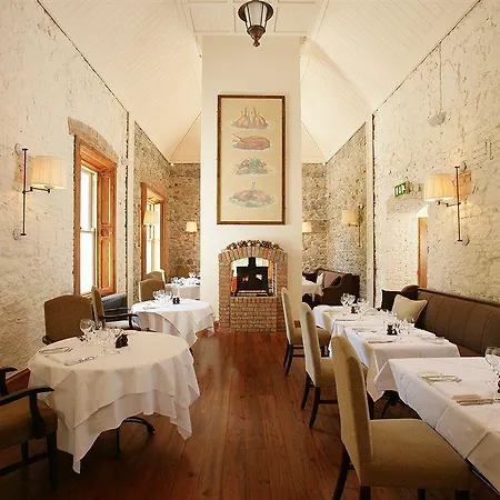Mount Falcon Estate 호텔