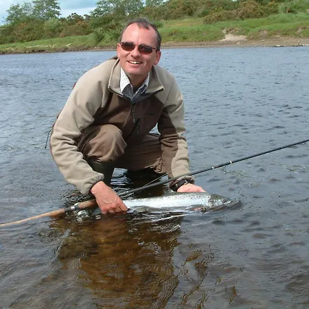 מלון Mount Falcon Estate 4*