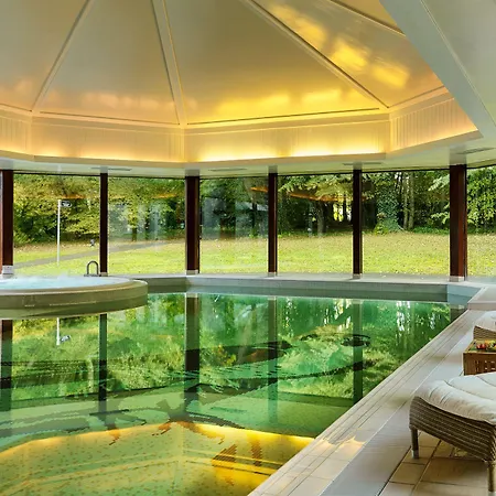 Mount Falcon Estate 4* בלינה