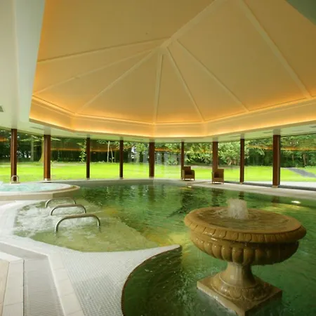 Mount Falcon Estate מלון 4*