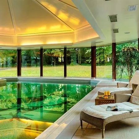 Mount Falcon Estate 4*