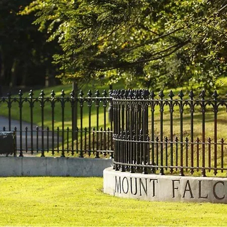 Mount Falcon Estate 호텔 발리나