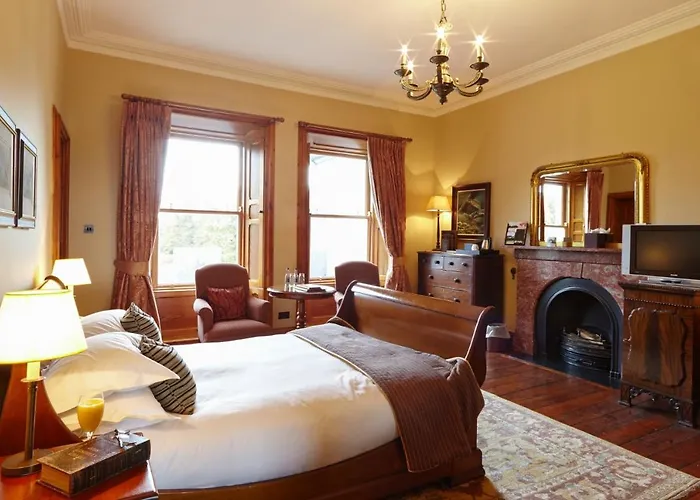 מלון Mount Falcon Estate 4*