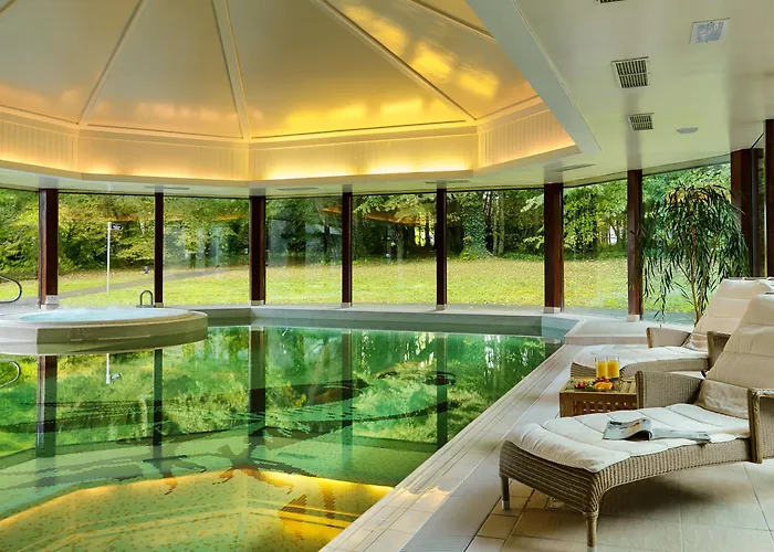 Mount Falcon Estate 4*