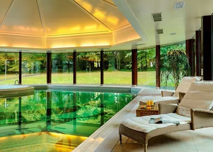 Mount Falcon Estate 4*