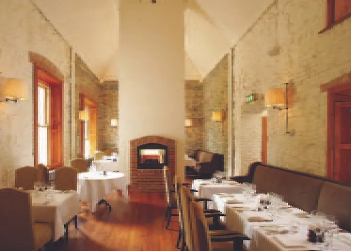 Mount Falcon Estate 4* בלינה