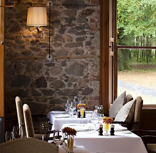 מלון Mount Falcon Estate 4*